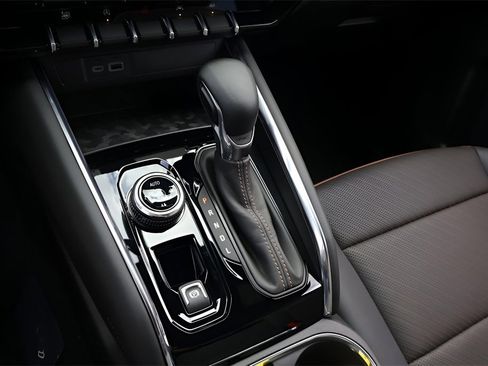 Used 2025 GMC Canyon AT4 w/ Nightfall Edition image 25