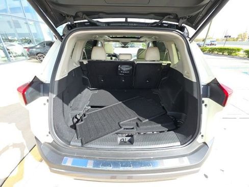 Used 2023 Nissan Rogue SL w/ SL Premium Package image 27