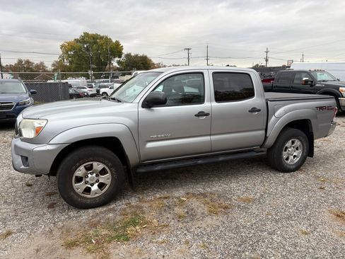 Used 2014 Toyota Tacoma 4x4 Double Cab w/ TRD Off-Road Package image 5