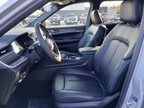 New 2025 Jeep Grand Cherokee Limited w/ Luxury Tech Group II AWD/4WD image 10