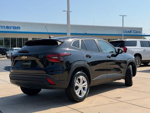 Used 2025 Chevrolet Trax LS FWD image 5