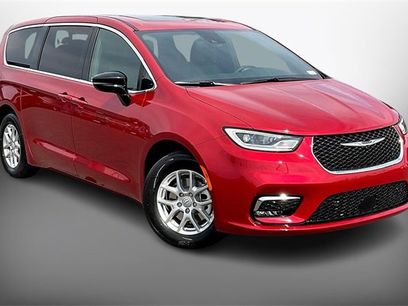 New 2026 Chrysler Pacifica Select