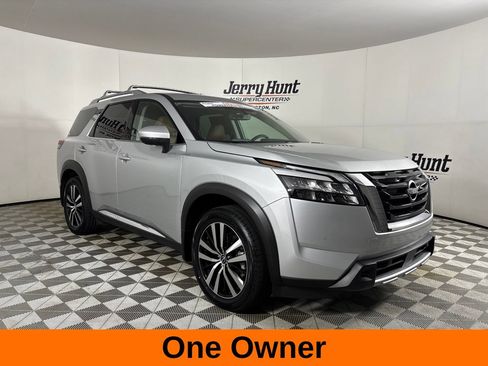 Used 2025 Nissan Pathfinder Platinum w/ Cargo Package FWD image 4