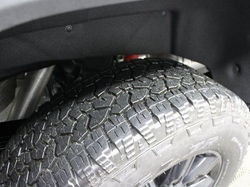 Used 2025 GMC Sierra 2500 AT4 image 39