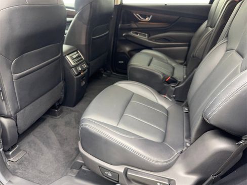 Used 2024 Subaru Ascent Touring image 34