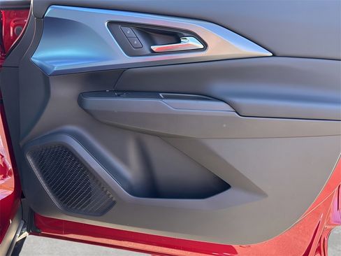 New 2026 Chevrolet Equinox EV LT image 9