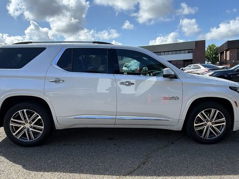 Used 2023 Chevrolet Traverse High Country FWD image 4