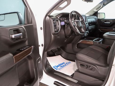 Used 2021 Chevrolet Silverado 1500 LT Trail Boss w/ Convenience Package II image 3