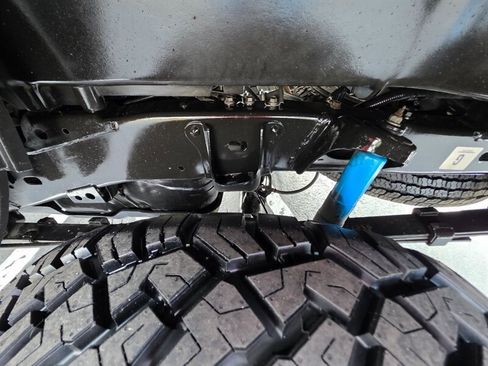 Used 2017 Toyota Tacoma TRD Off-Road w/ Premium & Technology Package image 51