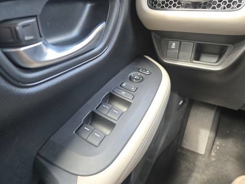 Used 2023 Honda HR-V LX image 18