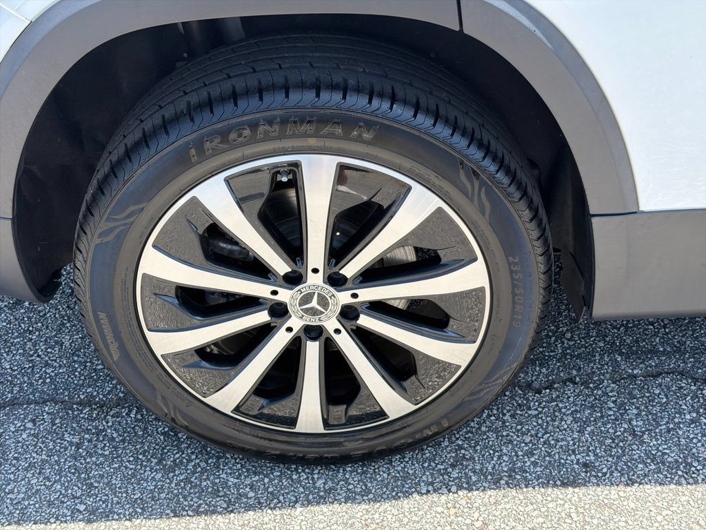 Used 2021 Mercedes-Benz GLB 250 w/ Premium Package image 17