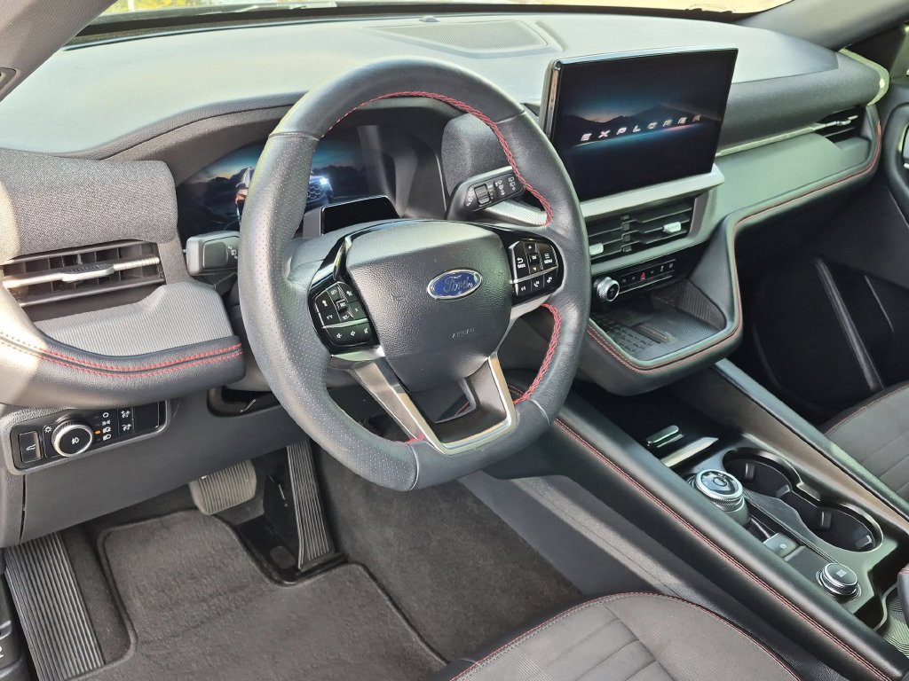 Used 2025 Ford Explorer ST-Line w/ Premium Package AWD/4WD image 12