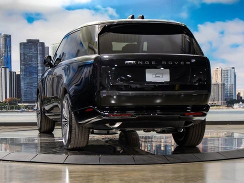 New 2025 Land Rover Range Rover Long Wheelbase SE image 9