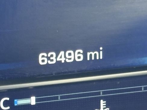 Used 2022 Chevrolet Suburban LT image 16