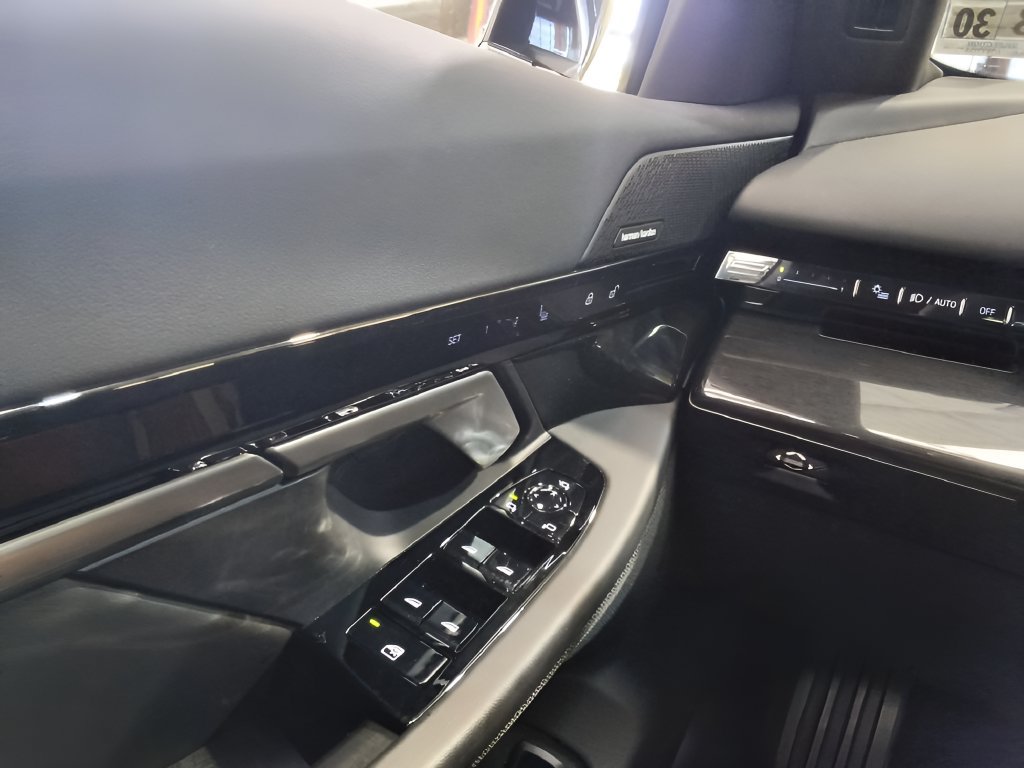 Used 2026 BMW 530i xDrive AWD/4WD image 21