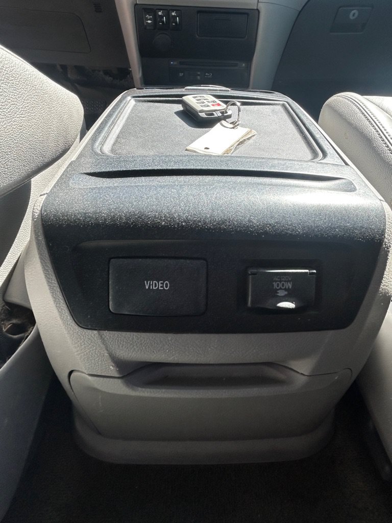 Used 2015 Toyota Sienna XLE Premium FWD image 12