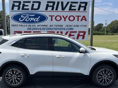 New 2025 Ford Escape SE w/ Class II Trailer Tow Package