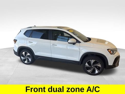 Used 2025 Volkswagen Taos SE w/ Panoramic Sunroof Package image 8