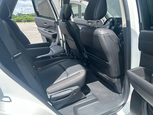 Certified 2024 Nissan Pathfinder SL AWD/4WD image 31