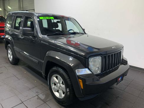 Used 2011 Jeep Liberty Sport image 2