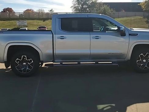 Used 2022 GMC Sierra 1500 SLT w/ SLT Premium Plus Package AWD/4WD image 9