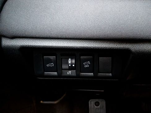 Used 2025 Subaru Outback Premium image 18