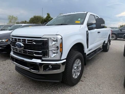 Used 2024 Ford F350 XLT AWD/4WD image 4