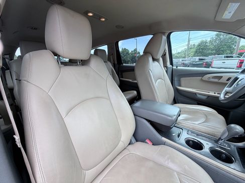 Used 2012 Chevrolet Traverse LT FWD image 19