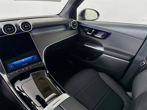 Used 2026 Mercedes-Benz GLC 300 4MATIC image 24