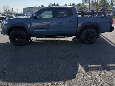 Used 2019 Toyota Tacoma TRD Off-Road AWD/4WD image 5