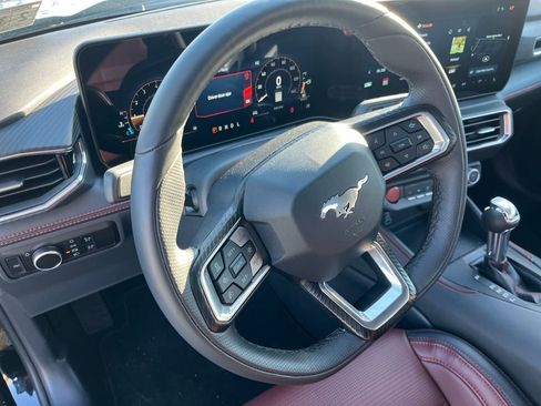 Used 2025 Ford Mustang Premium image 3