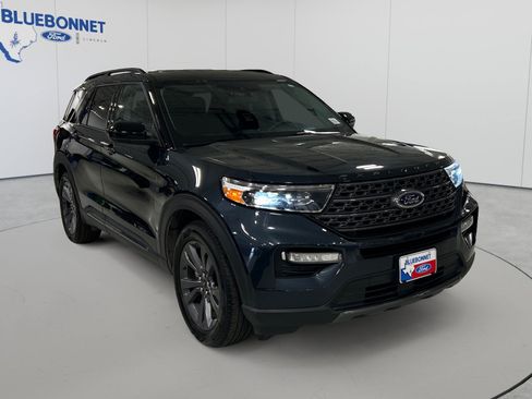 Certified 2023 Ford Explorer XLT w/ Equipment Group 202A RWD image 3