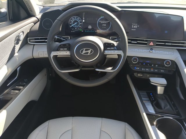 Used 2025 Hyundai Elantra Limited FWD image 14