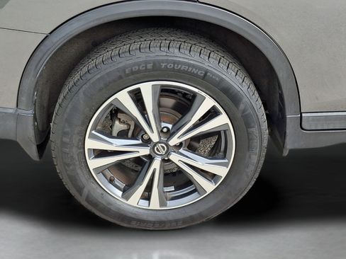Used 2019 Nissan Rogue SV w/ Premium Package AWD/4WD image 8