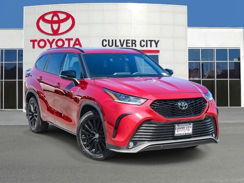 Used 2024 Toyota Highlander XSE FWD image 1