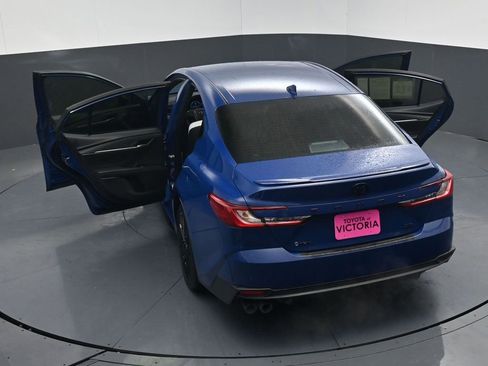 Used 2025 Toyota Camry SE image 21