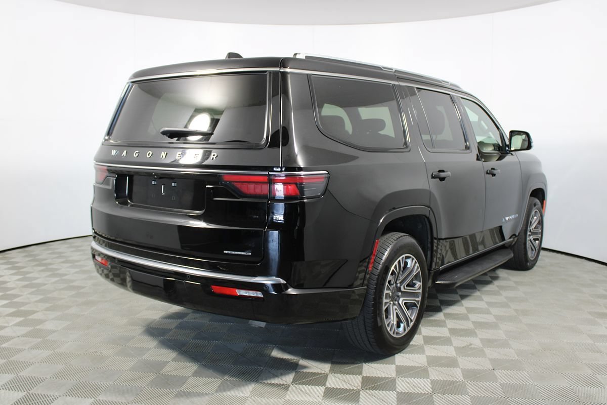 Used 2024 Jeep Wagoneer Series II w/ Flexible Seating Group RWD image 5