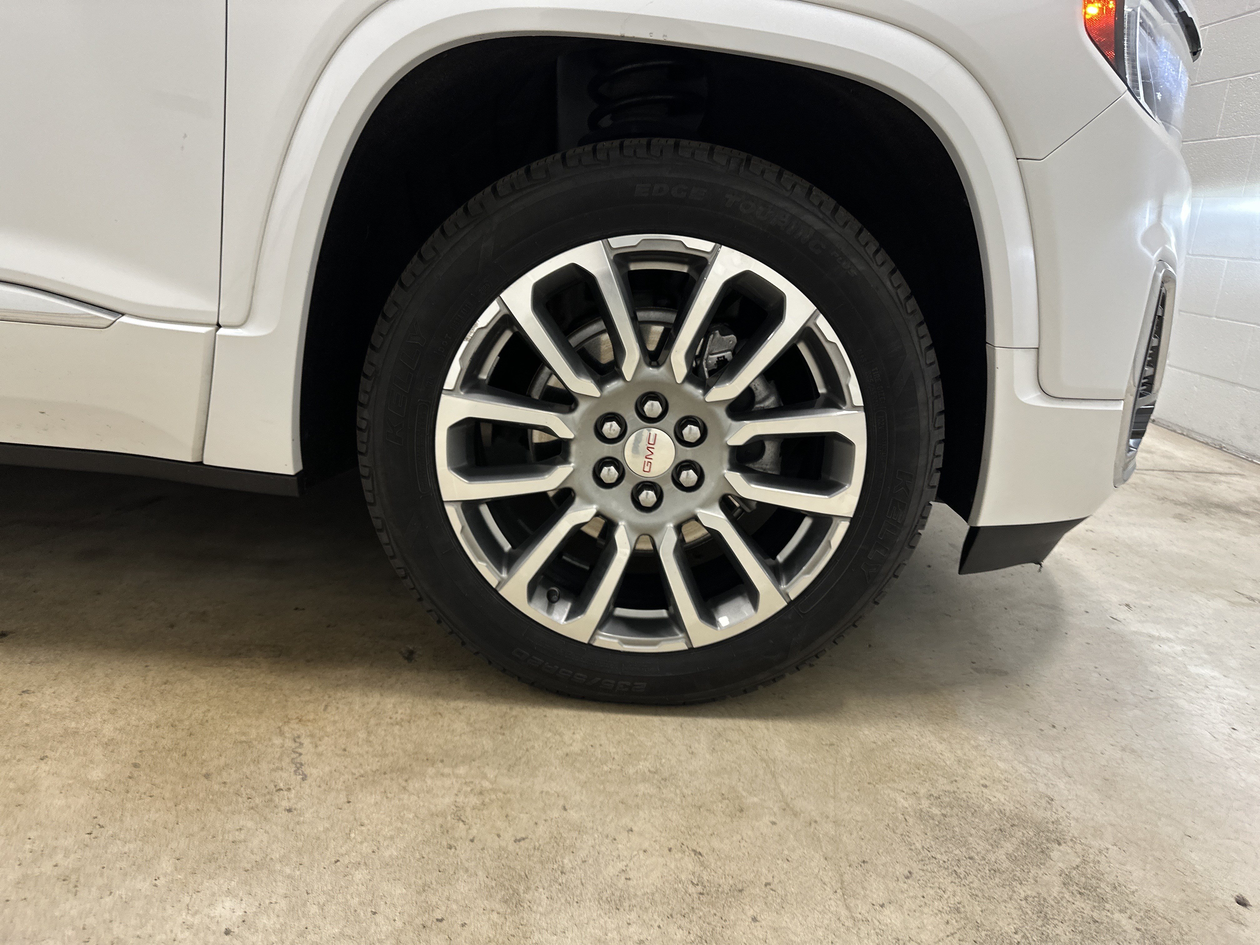 Used 2022 GMC Acadia Denali w/ Denali Ultimate Package AWD/4WD image 15