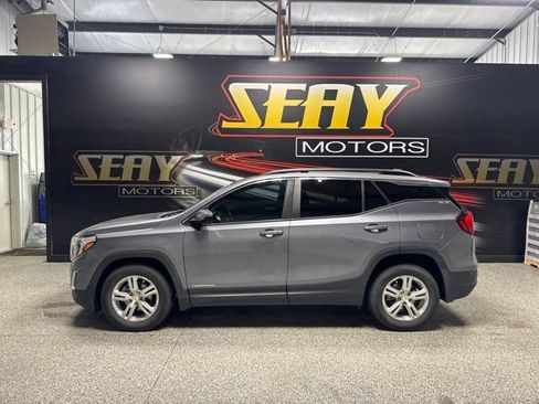 Used 2021 GMC Terrain SLE w/ Driver Convenience Package FWD image 2