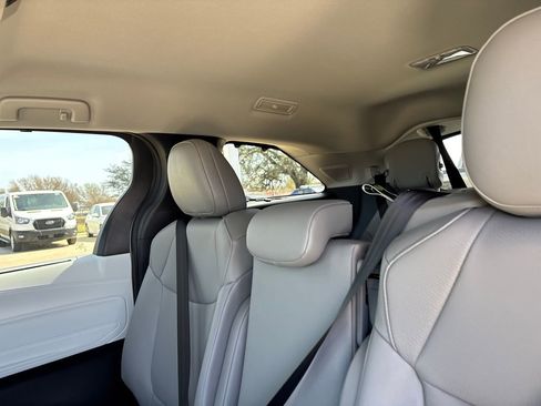 New 2026 Toyota Sienna XLE image 27