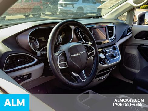 Used 2023 Chrysler Voyager LX FWD image 10