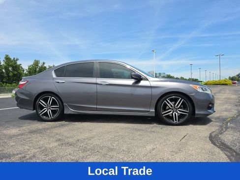 Used 2017 Honda Accord Sport image 2