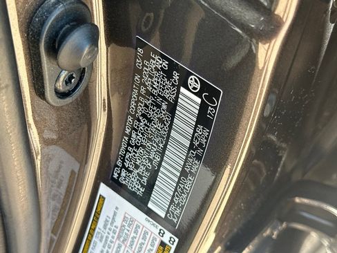 Used 2018 Toyota Camry LE FWD image 33