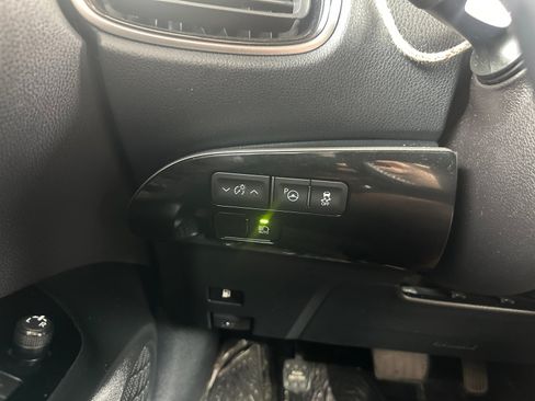 Used 2022 Toyota Prius AWD image 17