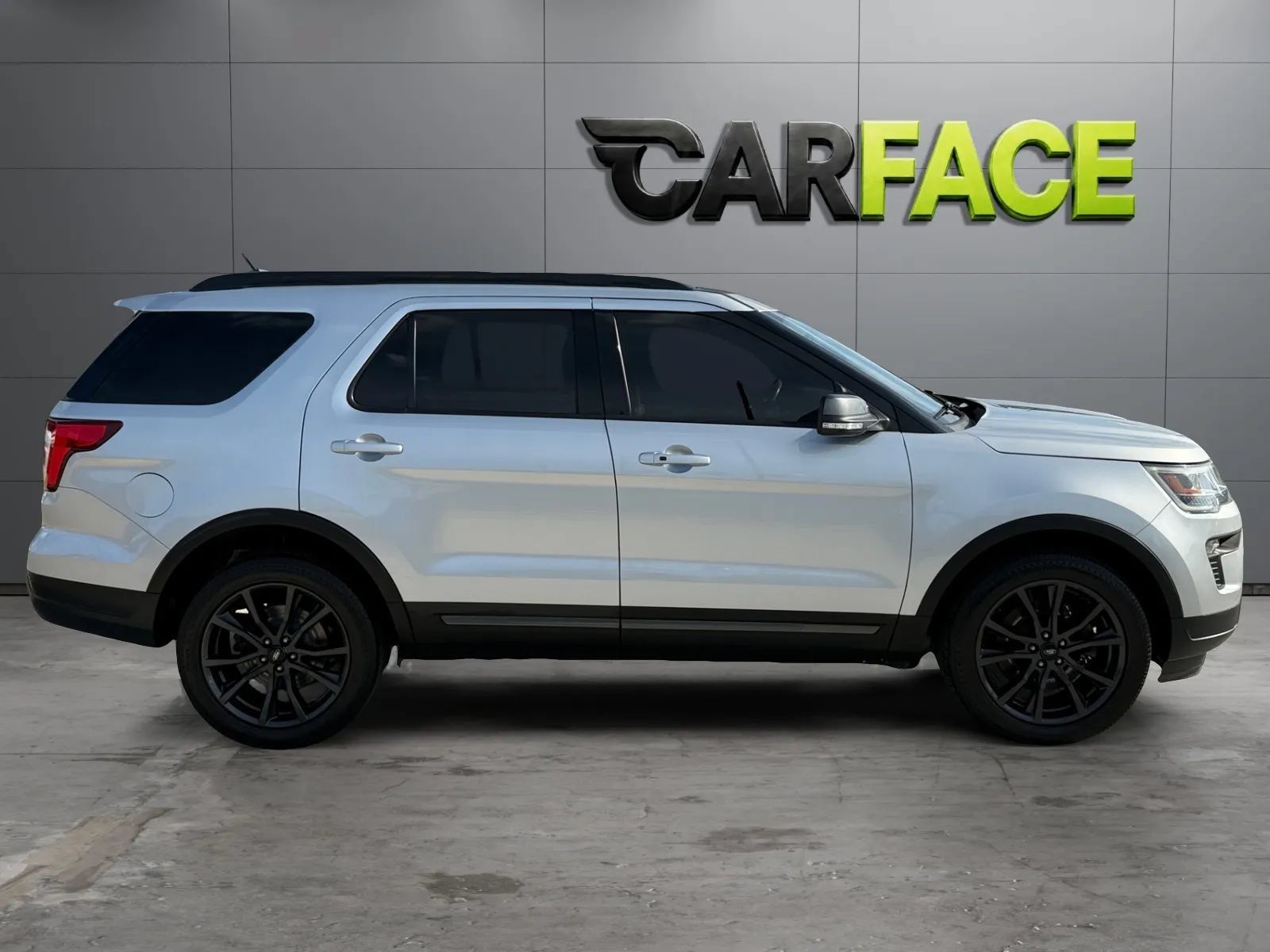 Used 2019 Ford Explorer XLT w/ Equipment Group 202A AWD/4WD image 14