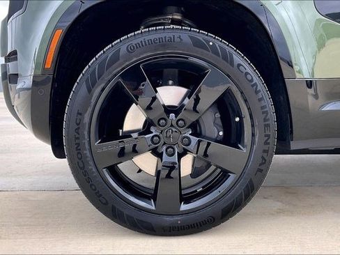 New 2026 Land Rover Defender 110 X-Dynamic SE image 15