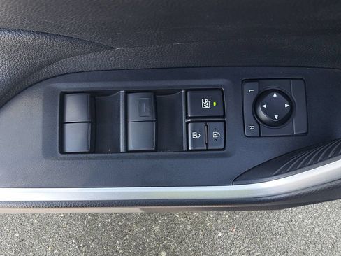 Used 2021 Toyota RAV4 XLE w/ Carpet Mat Package (TMS) AWD/4WD image 29