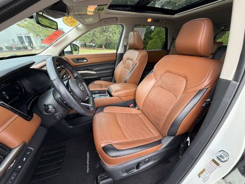 Certified 2024 Nissan Pathfinder Platinum w/ Cargo Package FWD image 12