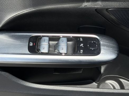 Used 2025 Mercedes-Benz C 300 Sedan image 22