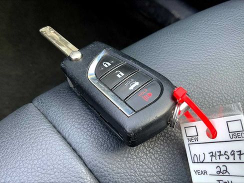 Used 2022 Toyota Camry SE FWD image 14